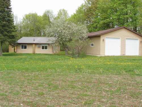 W9002 Moonshine Aly, Catawba, WI, 54515-9204 | Card Image