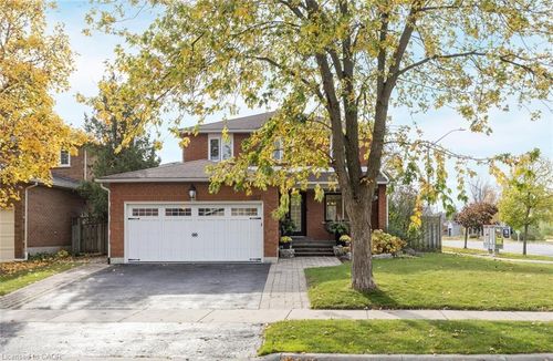 467 Hedgerow Lane, Oakville, ON, L6H4V8 | Card Image