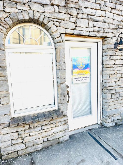 198 E Court St, Lawrenceburg, KY, 40342-1109 | Card Image