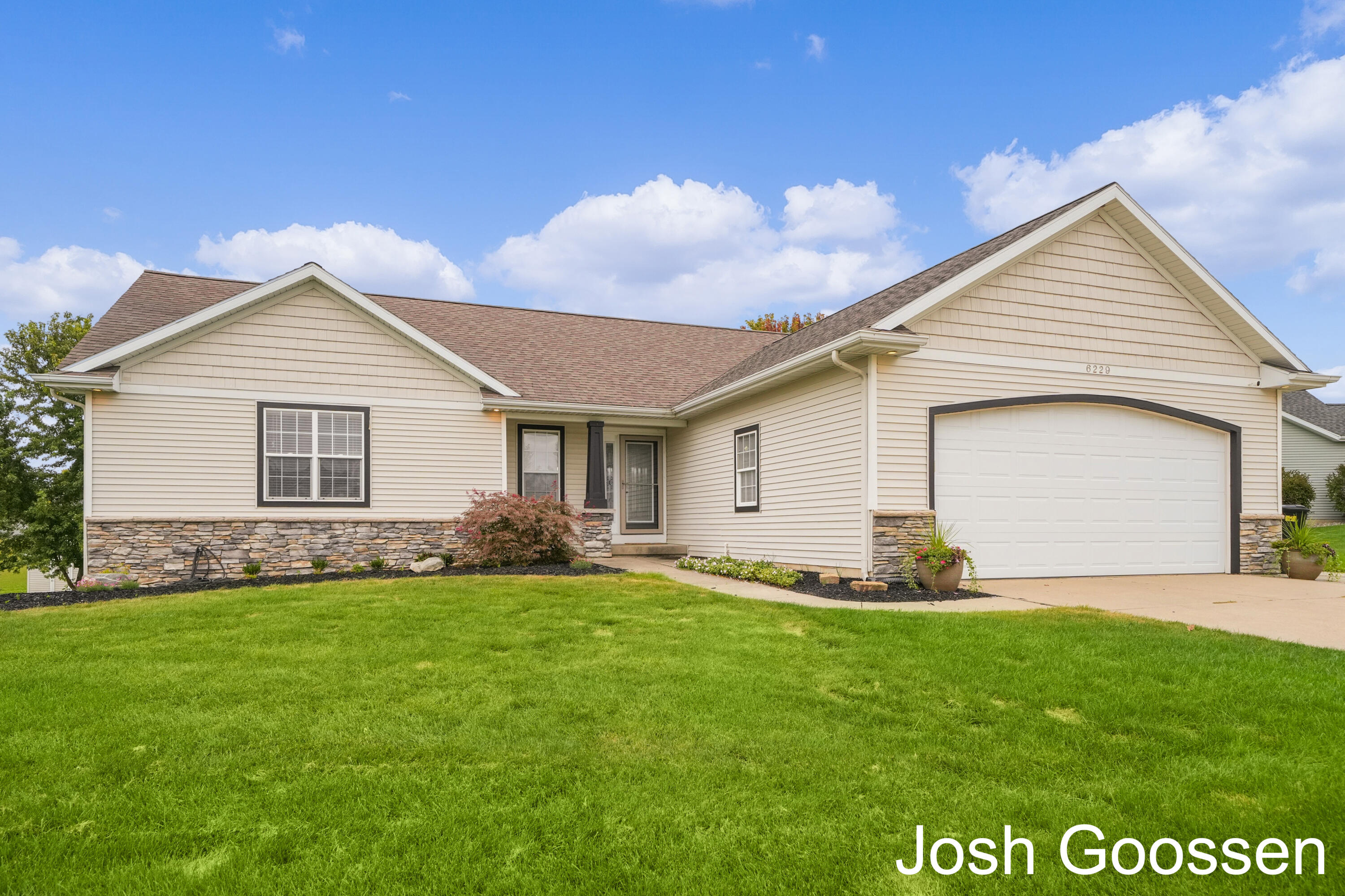 Red Haven Pt, Caledonia, MI 49316 #1