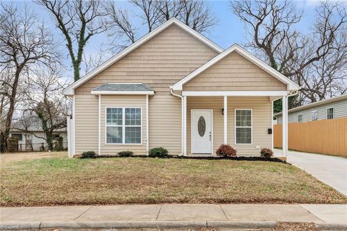 1322 1st St, Winston Salem, NC, 27101-4404 | Card Image