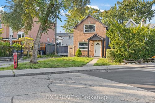 15 Eileen Ave, York, ON, M6N1V5 | Card Image