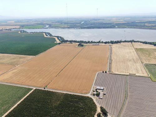 28725 N Vail Rd, Thornton, CA, 95686-7142 | Card Image