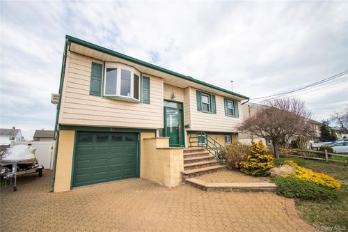 51 E 2nd St, Freeport, NY, 11520-5731 | Card Image