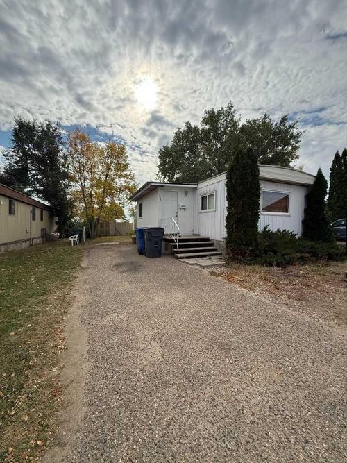 333 Fleet Street Sw, Medicine Hat, AB, T1A7Z4 | Card Image