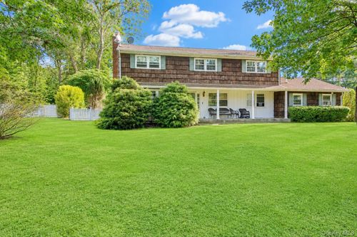 12 Princeton Dr, Dix Hills, NY, 11746-4826 | Card Image