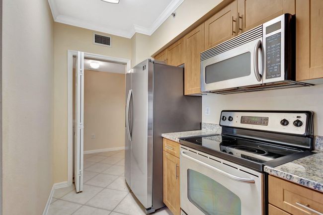 APT-302 - 6510 Emerald Dunes Dr, Condo with 2 bedrooms, 2 bathrooms and null parking in West Palm Beach FL | Image 12