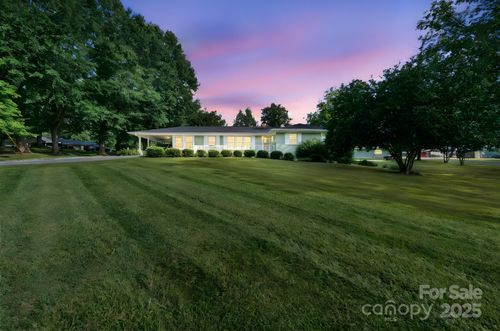 606 Spring St, Walnut Cove, NC, 27052-6879 | Card Image