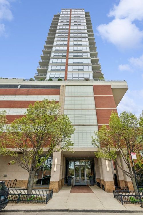 705-1600 S Prairie Ave, Chicago, IL, 60616-4731 | Card Image
