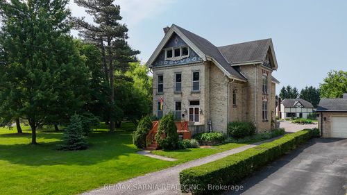231 Main St, Lucan Biddulph, ON, N0M2J0 | Card Image