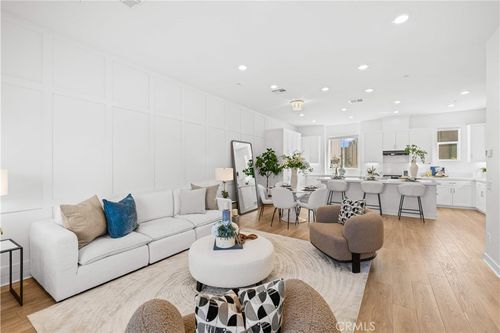 275 Sash, Irvine, CA, 92618-1463 | Card Image