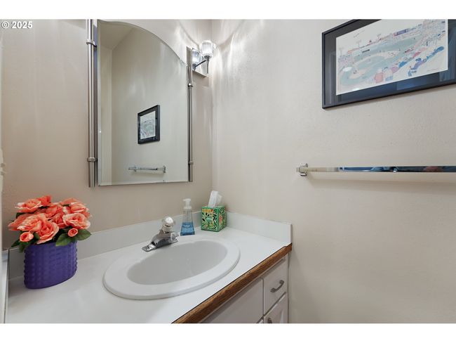 Bathroom, Continental-Main | Image 13
