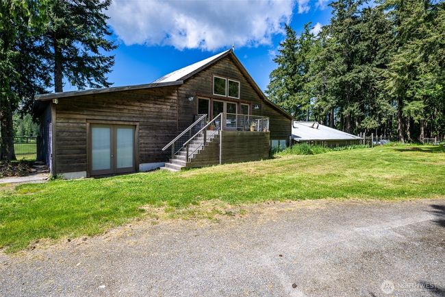 Front of the barn and entrance to event space | Image 24