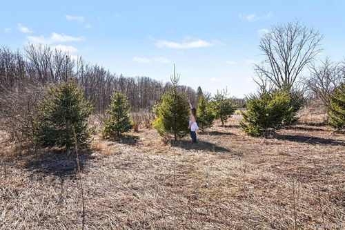 6951 Fish Lake Rd, Holly, MI, 48442-8949 | Card Image