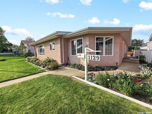 1129 Jubilee Dr, Swift Current, SK, S9H2A1 | Card Image
