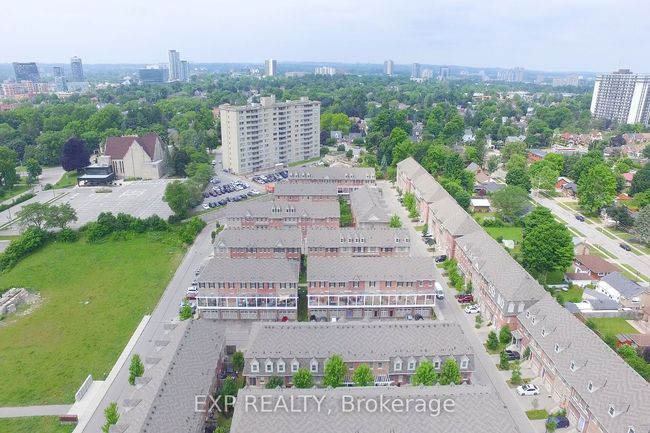 12 Oxfordshire Lane, Condo with 3 bedrooms, 4 bathrooms and 1 parking in Kitchener ON | Image 27