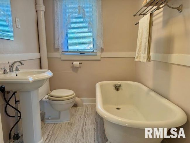 2334 N 6 Th St, House other with 3 bedrooms, 2 bathrooms and null parking in Clinton IA | Image 24