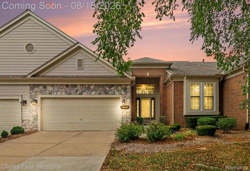 39489 Edgewater Dr, Northville, MI, 48168-4317 | Card Image