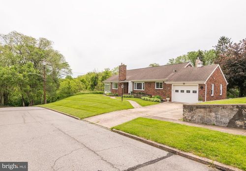724 E Curtin St, BELLEFONTE, PA, 16823-2121 | Card Image