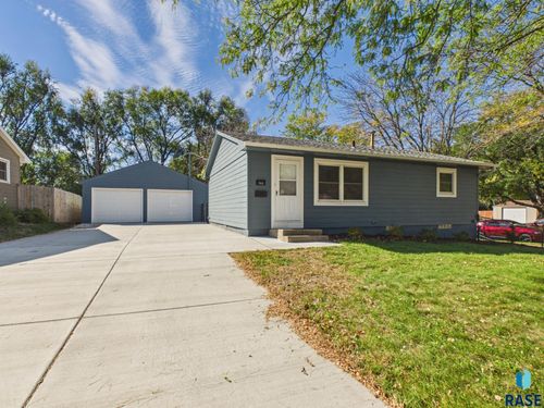 743 N Leadale Ave Avenue, Sioux Falls, SD, 57103 | Card Image
