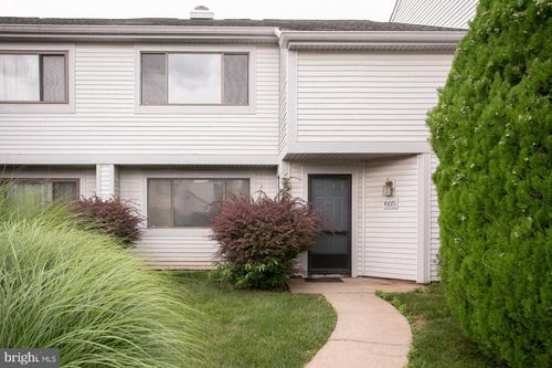 326-605 Freedom Cir, HARLEYSVILLE, PA, 19438-3946 | Card Image