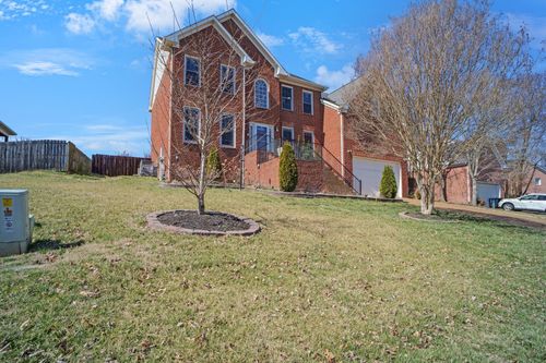 152 Mansker Park Dr, Hendersonville, TN, 37075-2094 | Card Image