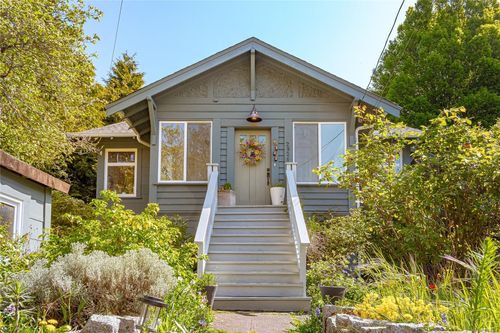 2921 Prior St, Victoria, BC, V8T3Y4 | Card Image