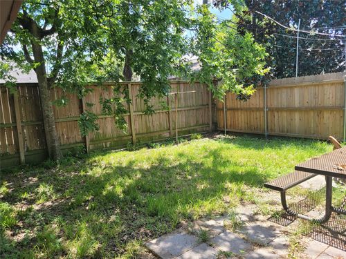 1032 Algregg St, Houston, TX, 77009-4402 | Card Image