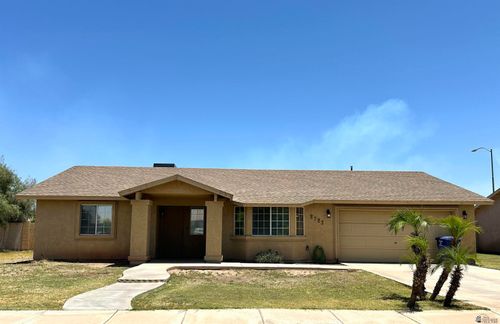 2723 S 31st Dr, Yuma, AZ, 85364-6946 | Card Image