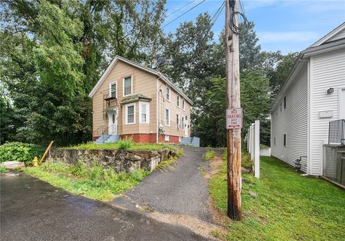 8 Thomas Ave, Pawtucket, RI, 02860-2526 | Card Image