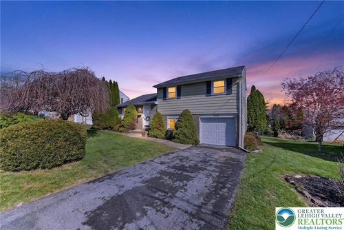 813 Karoly St, Freemansburg, PA, 18017-7108 | Card Image