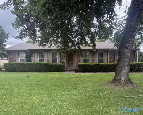902 Jackson Dr, Athens, AL, 35611-4735 | Card Image