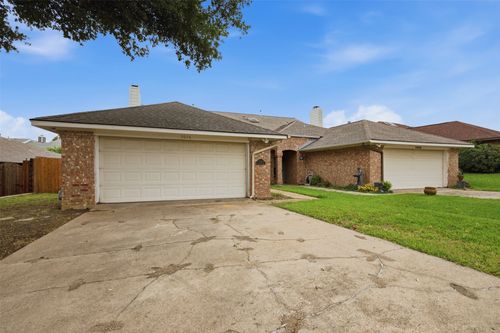 3636 Country Club Dr W, Irving, TX, 75038-4820 | Card Image