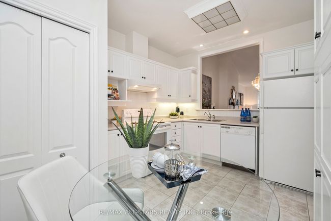 68 Celebrity Greens Way, Condo with 3 bedrooms, 2 bathrooms and 1 parking in Markham ON | Image 17