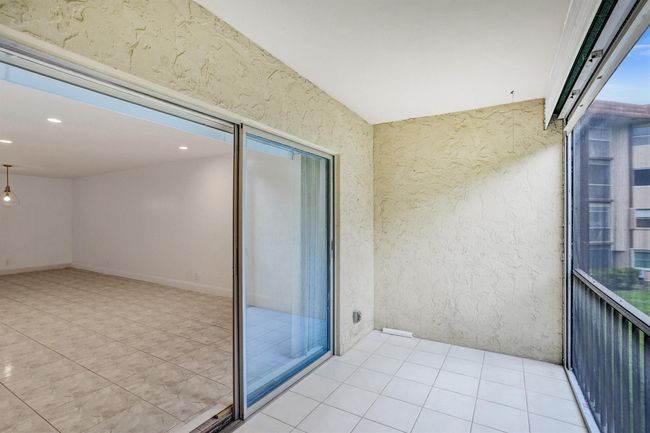 APT-202 - 6200 S Falls Circle Dr, Condo with 2 bedrooms, 2 bathrooms and null parking in Lauderhill FL | Image 36