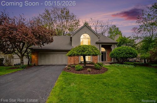 4689 Mirror Lake Dr, West Bloomfield, MI, 48323-1528 | Card Image