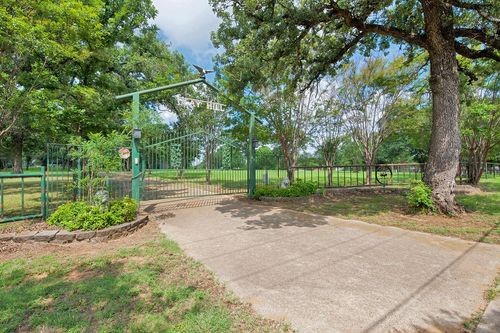301 Ryan Ave, Burleson, TX, 76028-1421 | Card Image