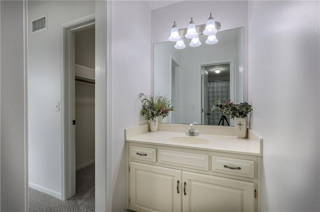 Bedroom#3 Jack/Jill Bathroom | Image 36