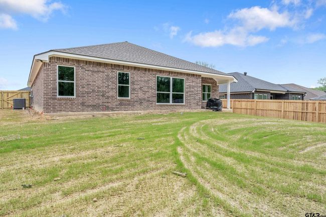 16218 Crossing Cir, House other with 3 bedrooms, 2 bathrooms and null parking in Lindale TX | Image 23