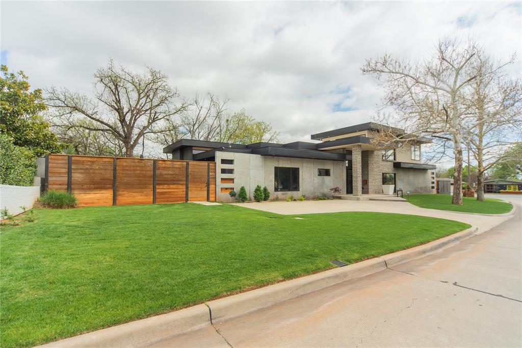 Huntington Ave, Nichols Hills, OK 73116