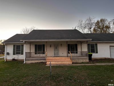 4 Walker Avenue, House other with 3 bedrooms, 2 bathrooms and null parking in Beardstown IL | Image 2