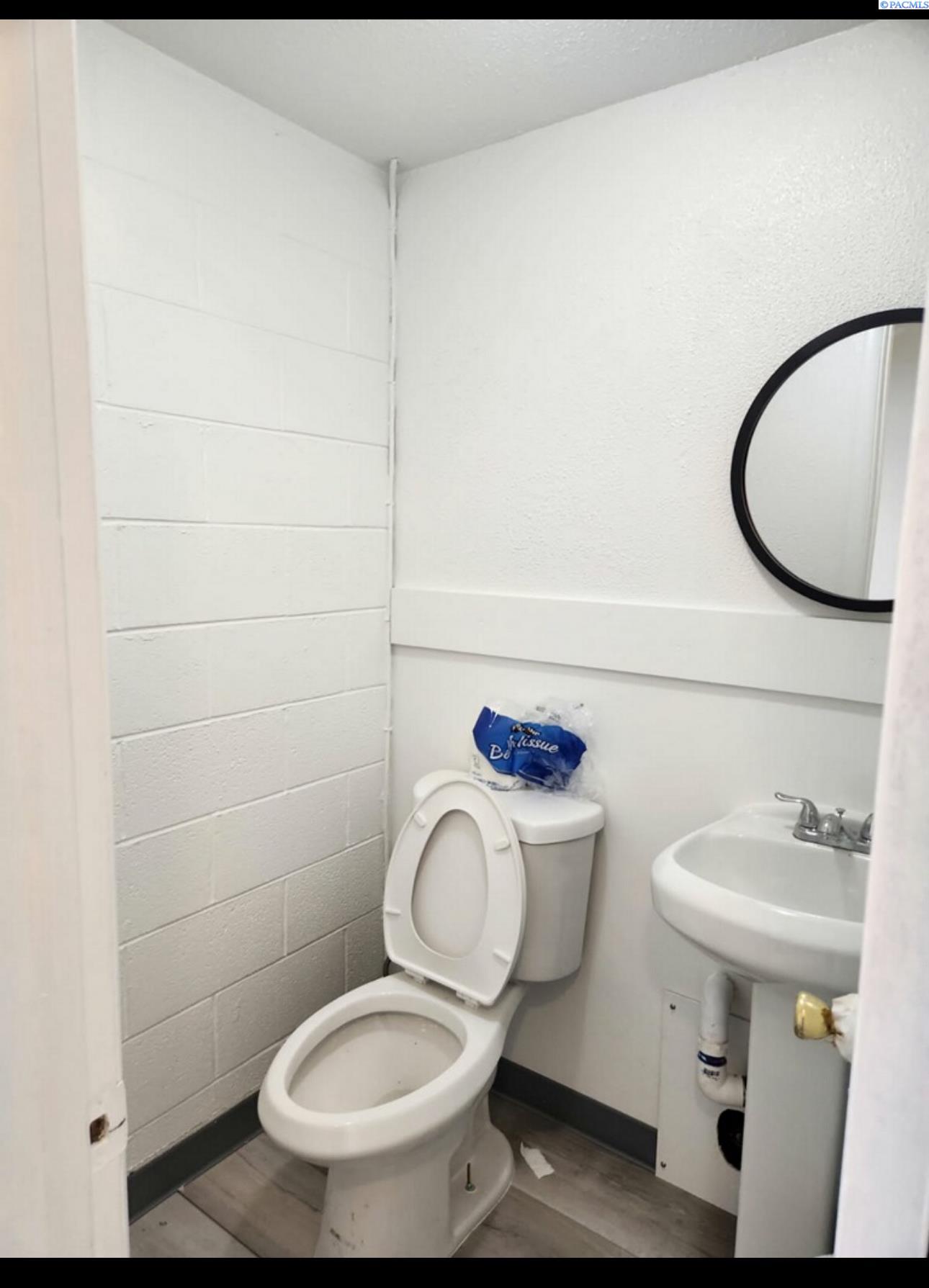 Commercial Sale in Kennewick 5