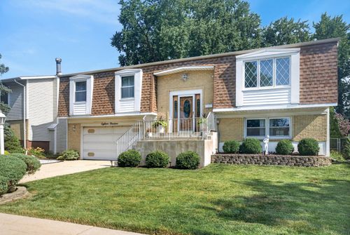 1814 W Catalpa Ln, Mount Prospect, IL, 60056-4561 | Card Image
