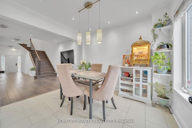 93 Crystal Glen Cres, House attached with 4 bedrooms, 4 bathrooms and 2 parking in Brampton ON | Image 17
