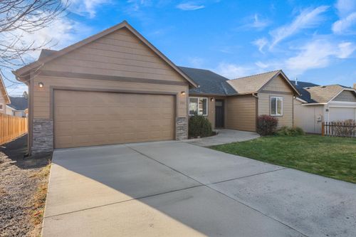 722 Ne Redwood Ave, Redmond, OR, 97756-3813 | Card Image