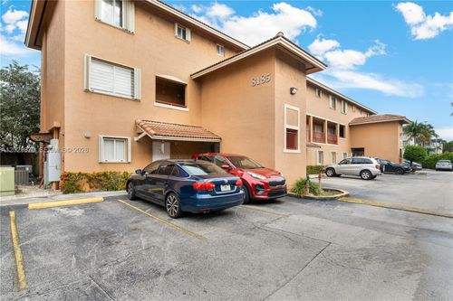 f5-8185 Nw 8th St, Miami, FL, 33126-2892 | Card Image