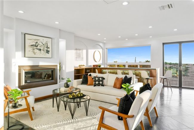Expansive ocean views and seamless indoor-outdoor living define this stunning space. | Image 11