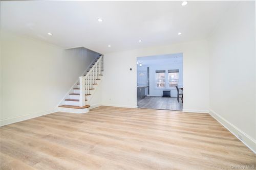 6779 Exeter St, Forest Hills, NY, 11375-4150 | Card Image