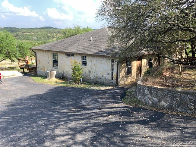 208 Scenic Mountain Dr, House other with 2 bedrooms, 3 bathrooms and null parking in Lakehills TX | Image 32