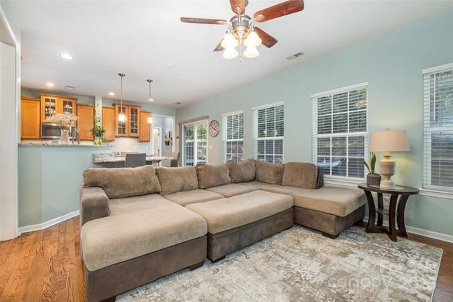 812 Thornapple Ct, House other with 3 bedrooms, 3 bathrooms and null parking in Lake Wylie SC | Image 9